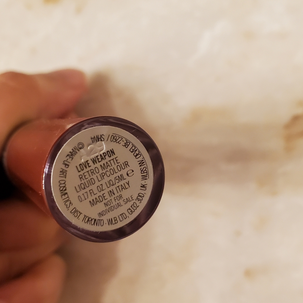 🥳HP🥳 MAC Metallic Liquid💄- LOVE WEAPON - Picture 9 of 9